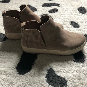 Universal Thread Sneakers